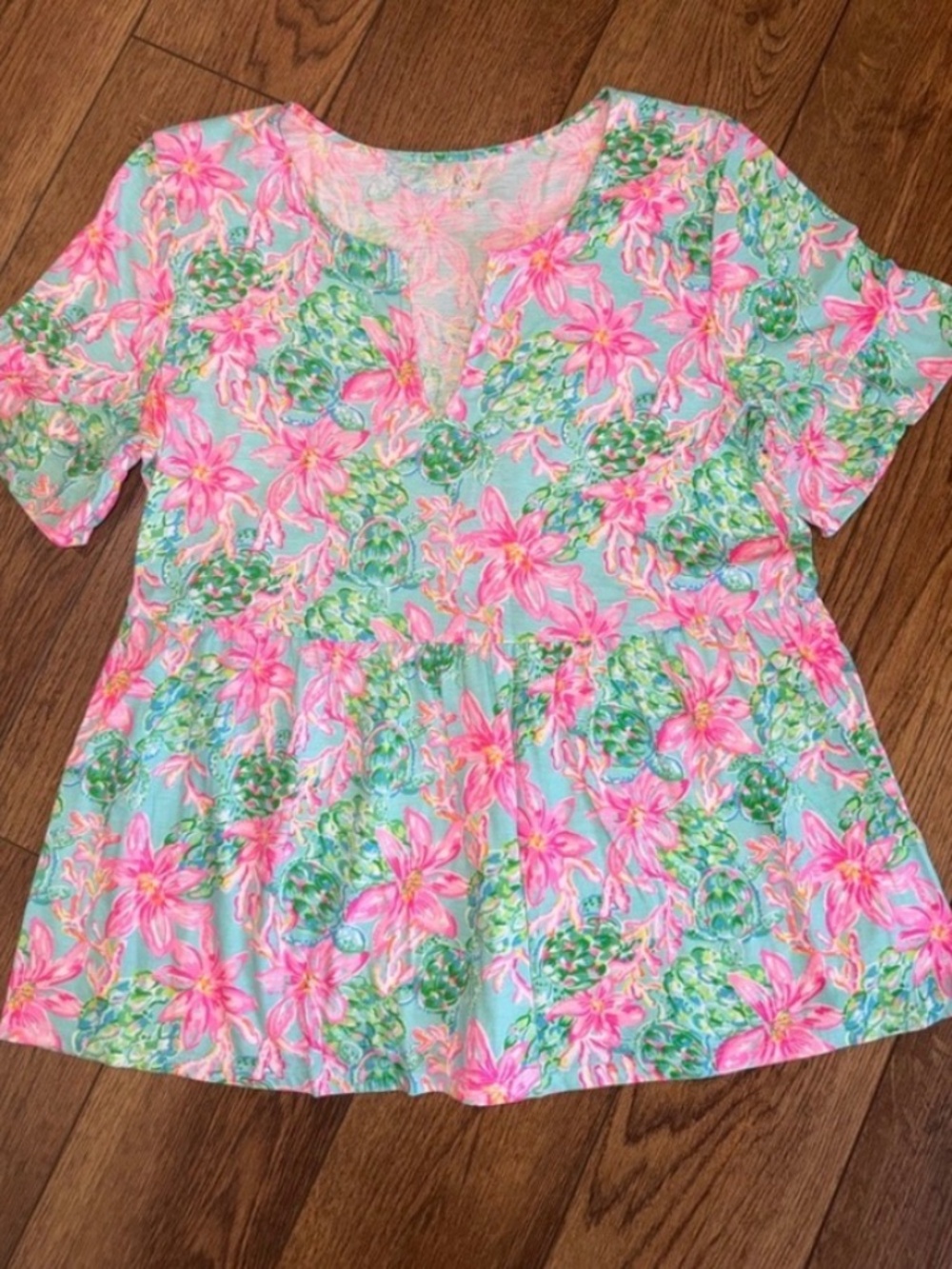 Lilly Pulitzer Small Cotton Peplum Top w/ V neck